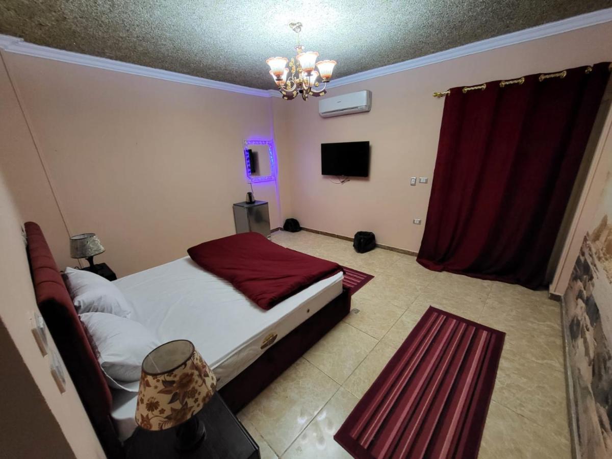 Kings Of The Pyramids Hostel *